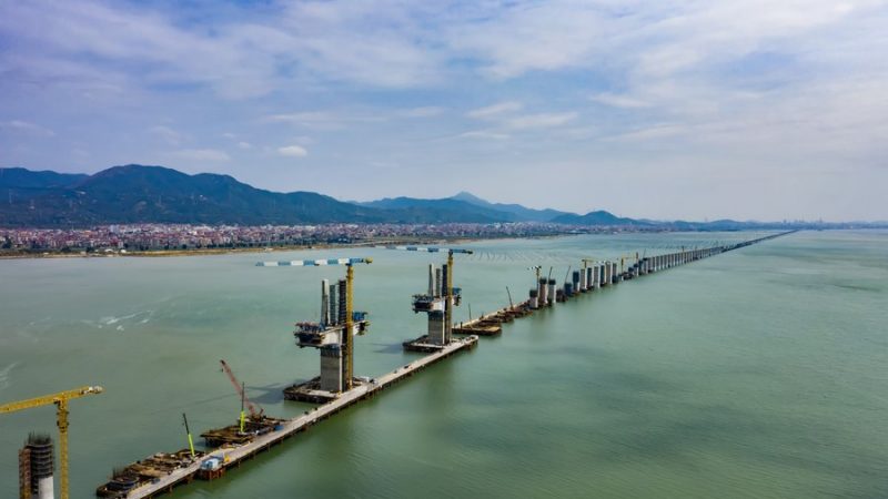 Ponte principal da ferrovia de alta velocidade de travessia marítima da China completa junção