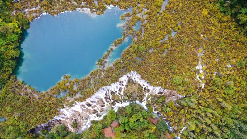 Local panorâmico chinês Jiuzhaigou será reaberto após terremoto