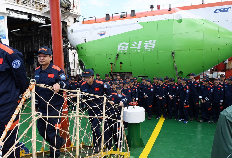 Navio de pesquisa chinês Tansuo-1 retorna de expedição no oceano profundo