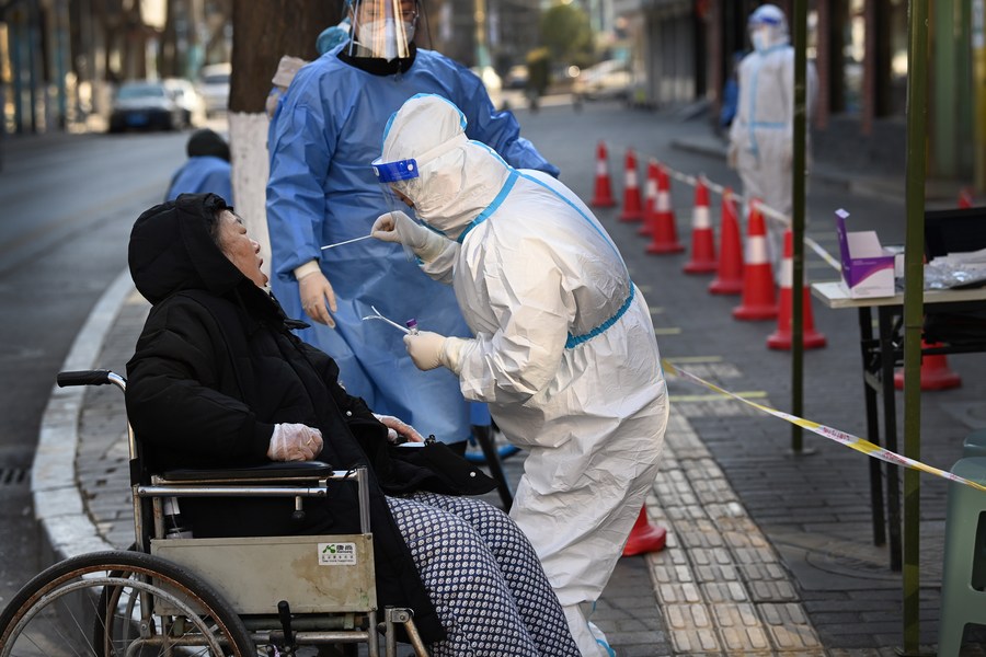 Parte continental chinesa relata 166 novos casos de COVID-19 transmitidos localmente