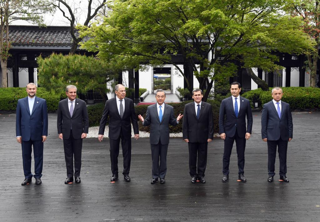 Chanceler chinês preside 3ª reunião de ministros das Relações Exteriores entre países vizinhos do Afeganistão