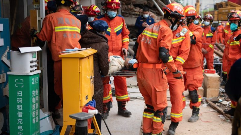 Oitava pessoa é resgatada após desabamento de prédio em Changsha