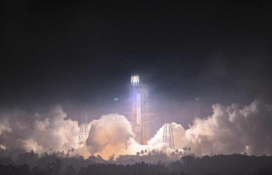 Nave de carga da China se acopla à combinação de estação espacial