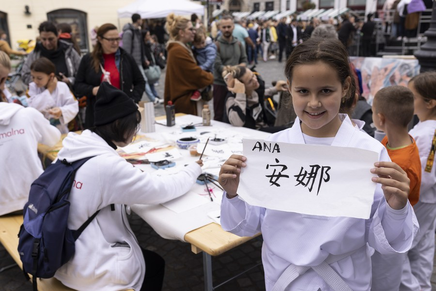 Instituto Confúcio apresenta cultura chinesa na Eslovênia