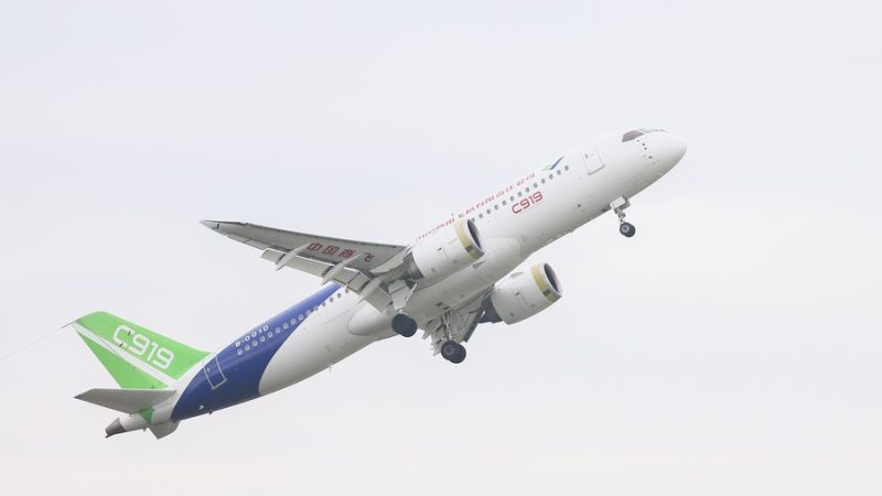 Fabricante chinesa de aviões COMAC recebe 300 novos pedidos para jato C919