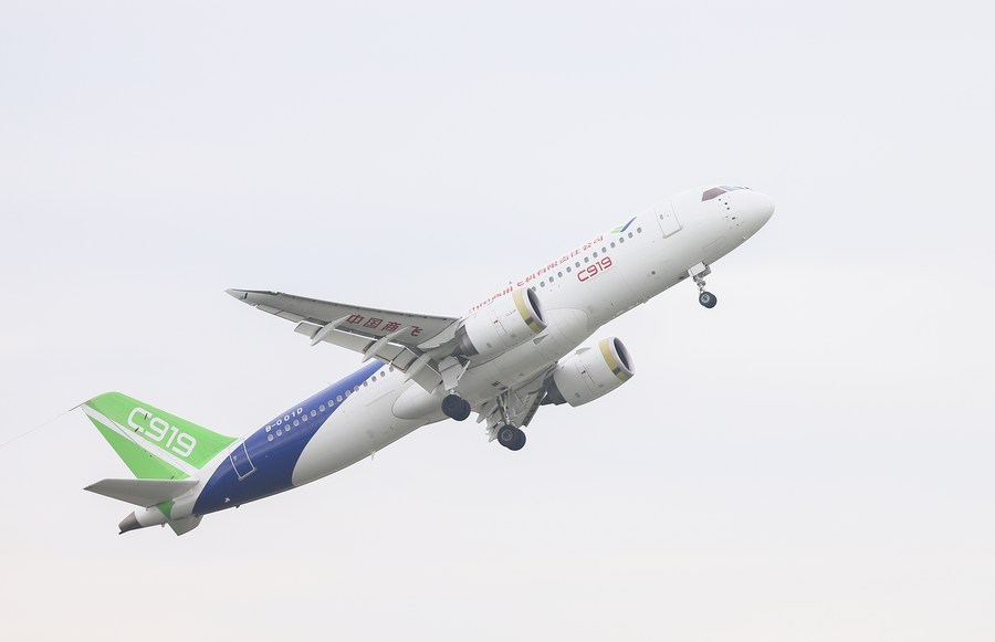 Fabricante chinesa de aviões COMAC recebe 300 novos pedidos para jato C919