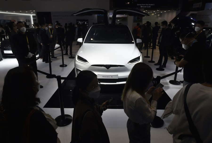 Fábrica da Tesla em Shanghai entrega mais de 550 mil veículos nos primeiros 10 meses