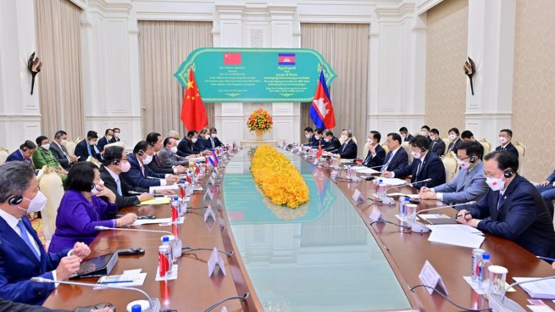 Premiê chinês mantém conversações com primeiro-ministro cambojano sobre fortalecimento da cooperação bilateral