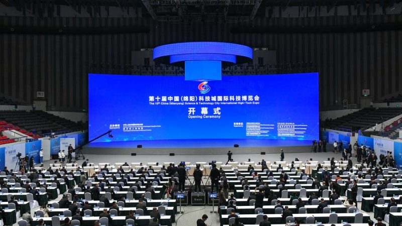 Exposição internacional de alta tecnologia é inaugurada no sudoeste da China