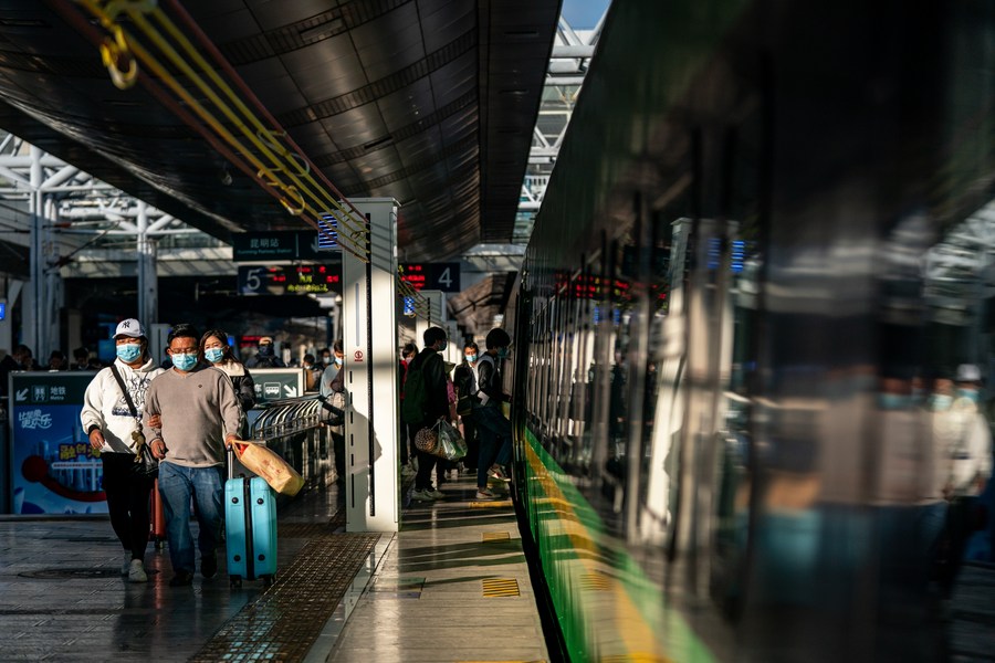 Ferrovia China-Laos transporta mais de 10 milhões de passageiros