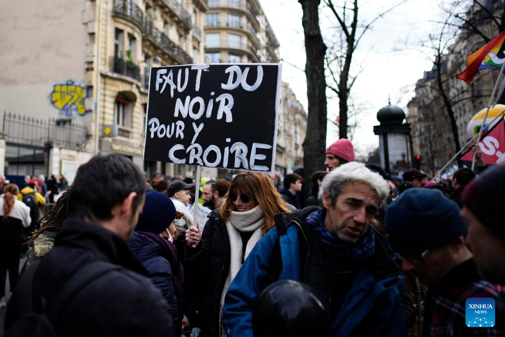 Número recorde de manifestantes protesta contra projeto de reforma da Previdência na França