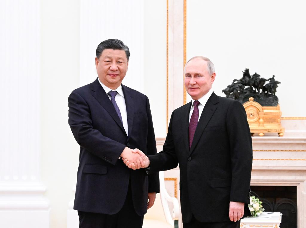 Xi reúne-se com Putin em Moscou