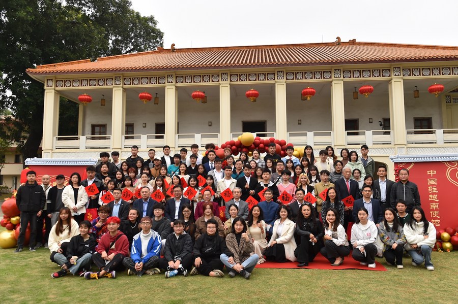 Trabalho dos chineses no exterior ajuda a promover revitalização nacional