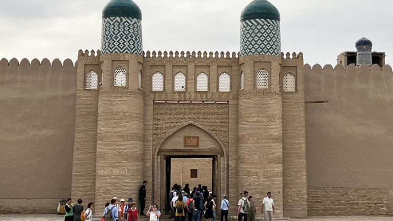 Com experiência chinesa, antiga cidade uzbeque é iluminada com beleza consagrada pelo tempo