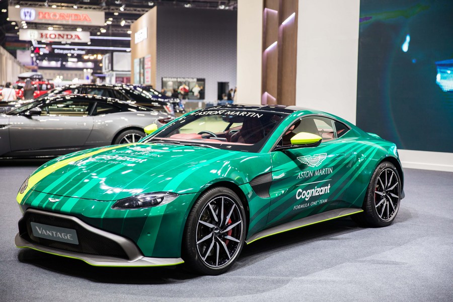 Montadora chinesa Geely aumenta participação na Aston Martin para 17%