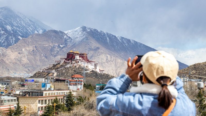 Negócios de viagens locais registram aquecimento no Tibet da China