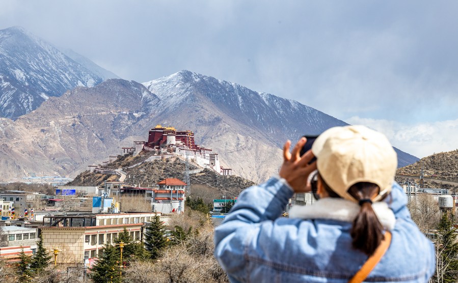 Negócios de viagens locais registram aquecimento no Tibet da China