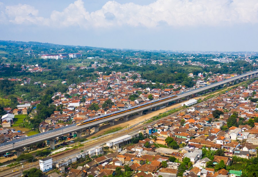 Investimento direto não financeiro realizado pela China no exterior aumenta 26,6% entre janeiro e abril