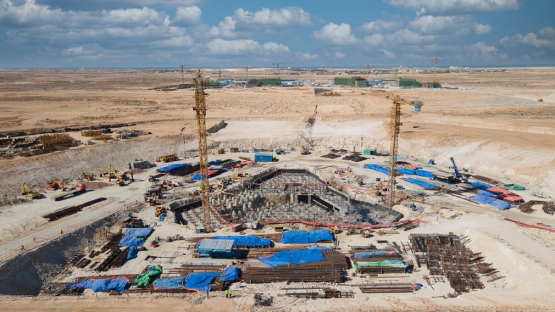 Engenheiros chineses e egípcios se dedicam à construção de projeto sob Cinturão e Rota