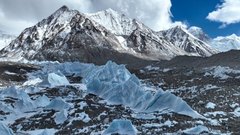 Derretimento da geleira do Monte Qomolangma é relativamente lento, diz pesquisador