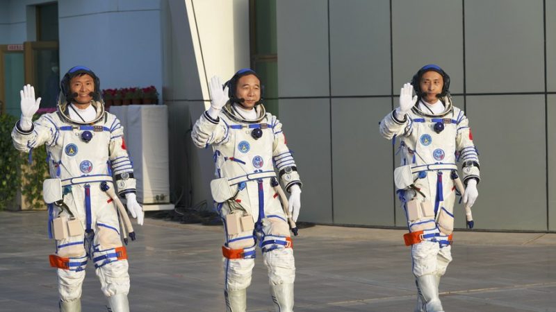 China lança espaçonave tripulada Shenzhou-16