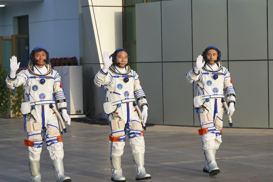 China lança espaçonave tripulada Shenzhou-16