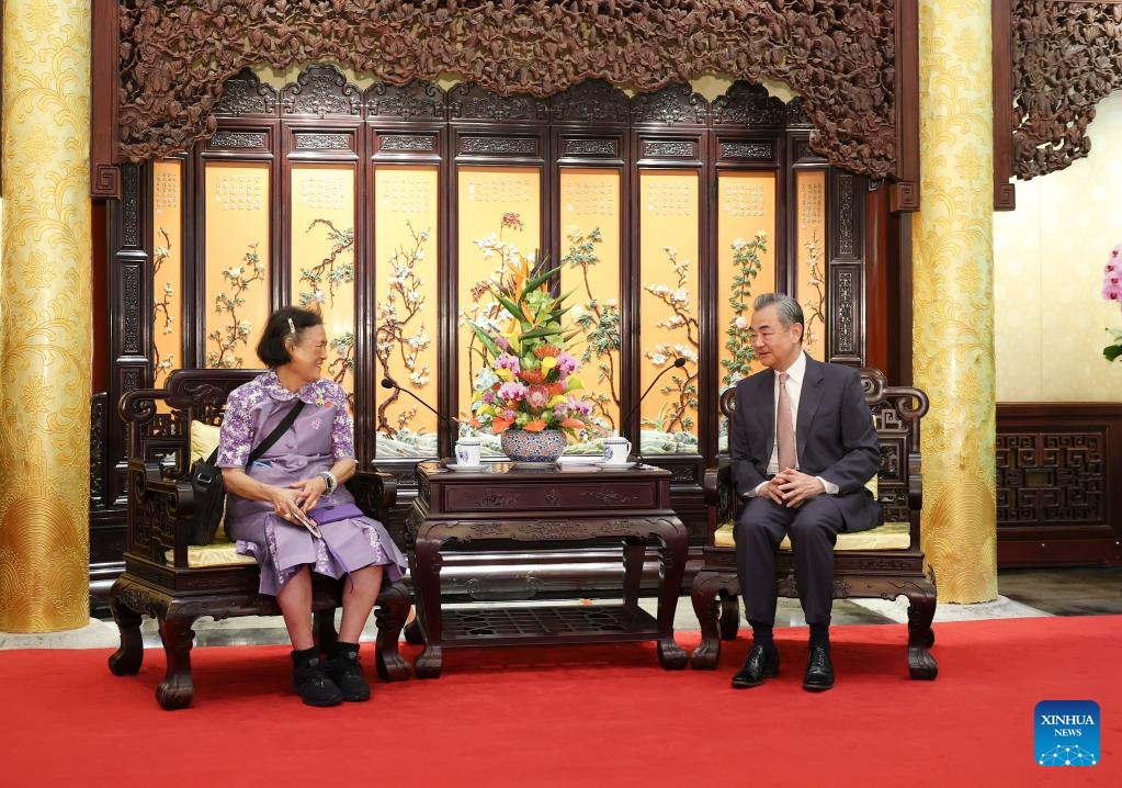 Diplomata sênior chinês reúne-se com princesa tailandesa Sirindhorn