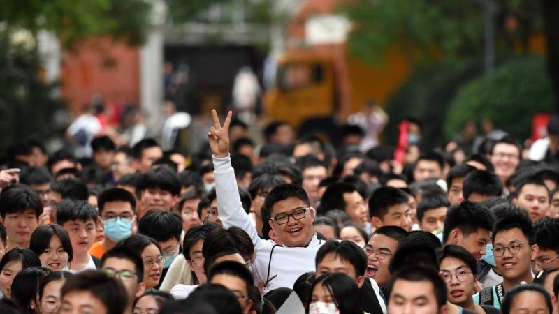 Número recorde de candidatos participa do exame de admissão universitária nacional da China