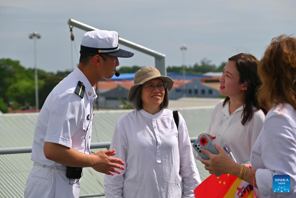 Navio de treinamento naval chinês Qi Jiguang chega a Brunei para visita de boa vontade