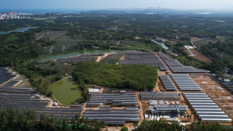 Setor fotovoltaico da China registra crescimento estável de março a abril