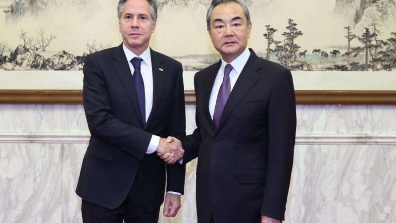 Alto funcionário chinês Wang Yi se reúne com Blinken