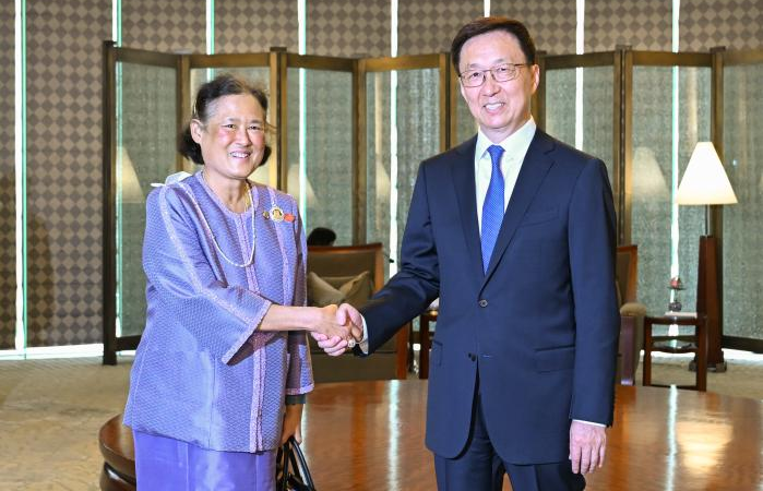 Vice-presidente chinês reúne-se com princesa tailandesa Sirindhorn