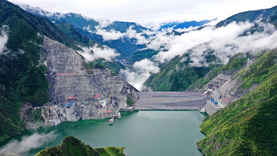 Começa construção de megausina fotovoltaica no sudoeste da China