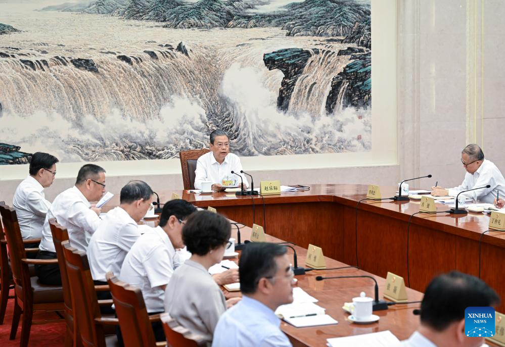 Altos legisladores chineses reúnem-se em meio à sessão legislativa