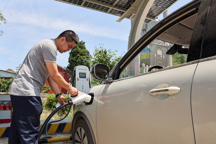 Pontos de carregamento para veículos elétricos crescem estavelmente na China em agosto