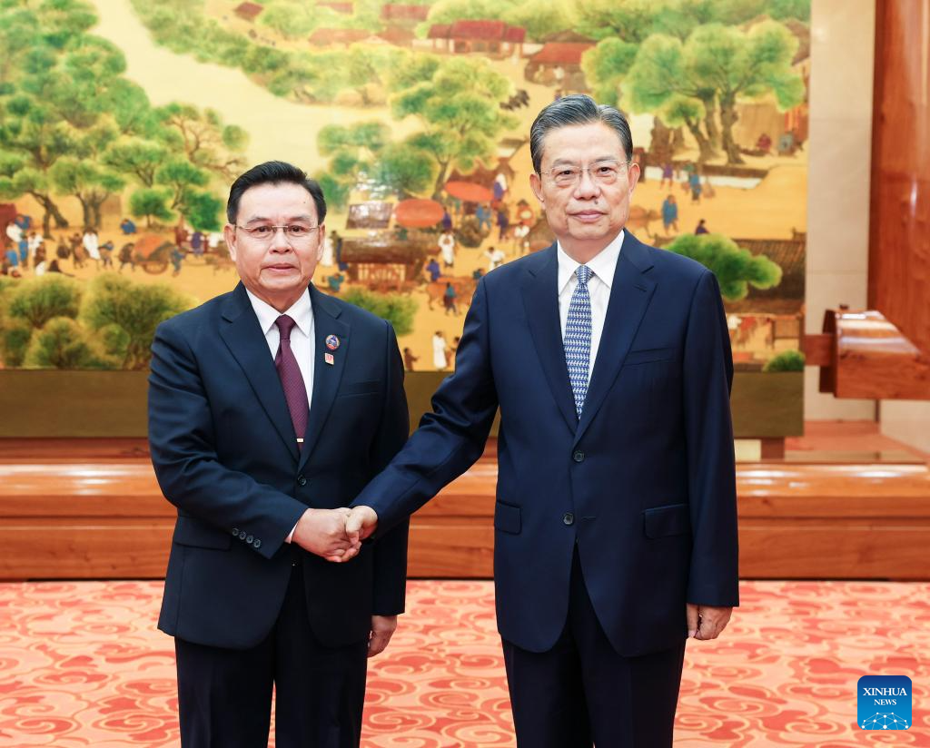 Chefe do Legislativo chinês realiza conversações com presidente da Assembleia Nacional do Laos