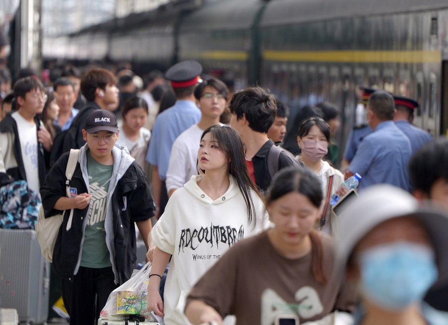 Ferrovias da China movimentam 16,29 milhões de viagens de passageiros no domingo