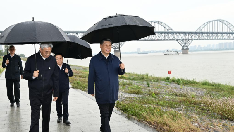 Xi inspeciona Jiujiang, na Província de Jiangxi, leste da China