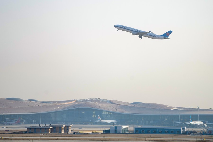 Transporte aéreo da China continua a crescer em outubro