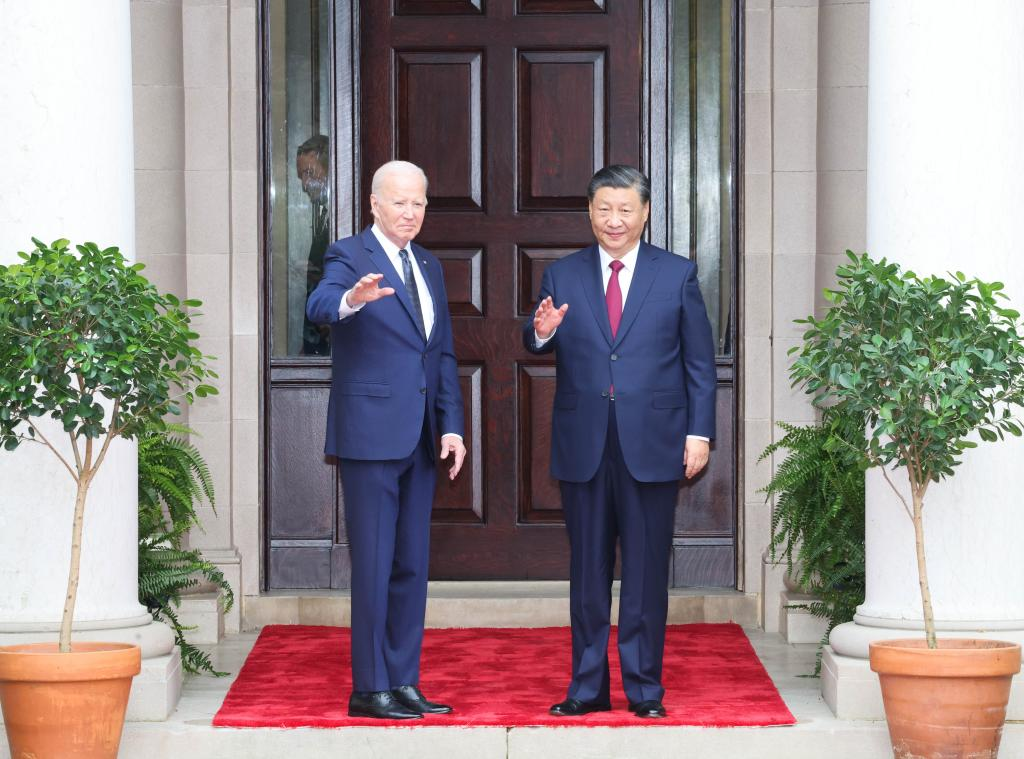 Xi e Biden falam sobre questões estratégicas críticas para relações China-EUA e o mundo