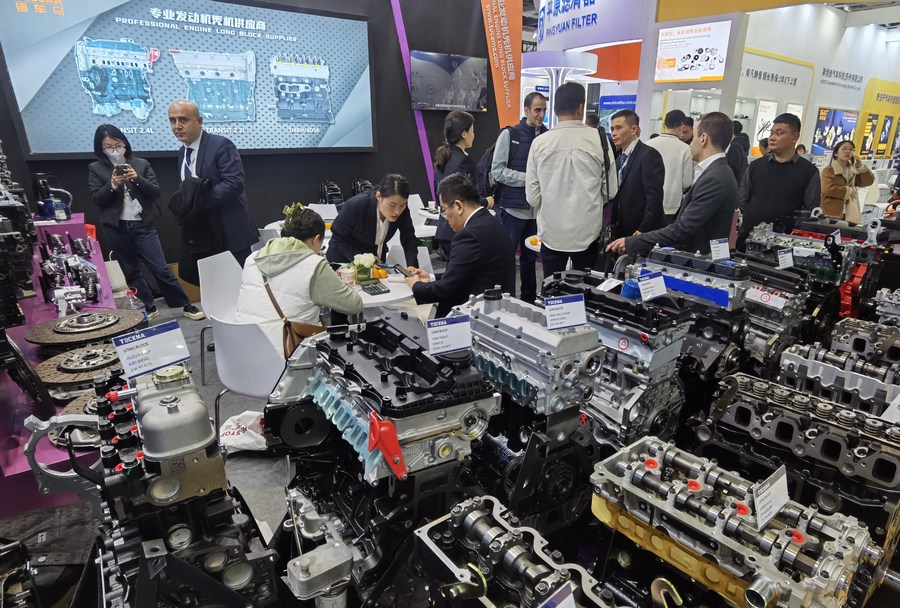 Mais de 5.600 empresas participam de feira de peças automotivas de Shanghai