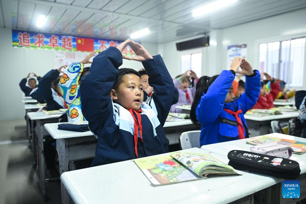 Escolas em província chinesa atingida pelo terremoto retomam aulas presenciais