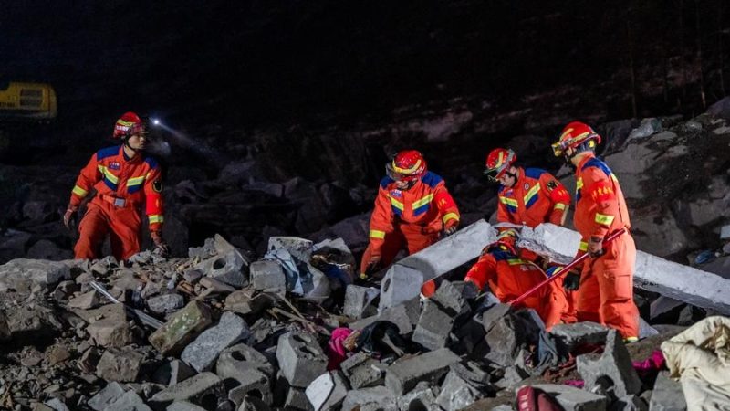 Sobe para 34 número de mortos em deslizamento de terra no sudoeste da China