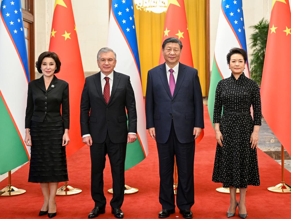 Xi e presidente do Uzbequistão realizam conversas e elevam laços parceria estratégica abrangente sob todos os climas para uma nova era