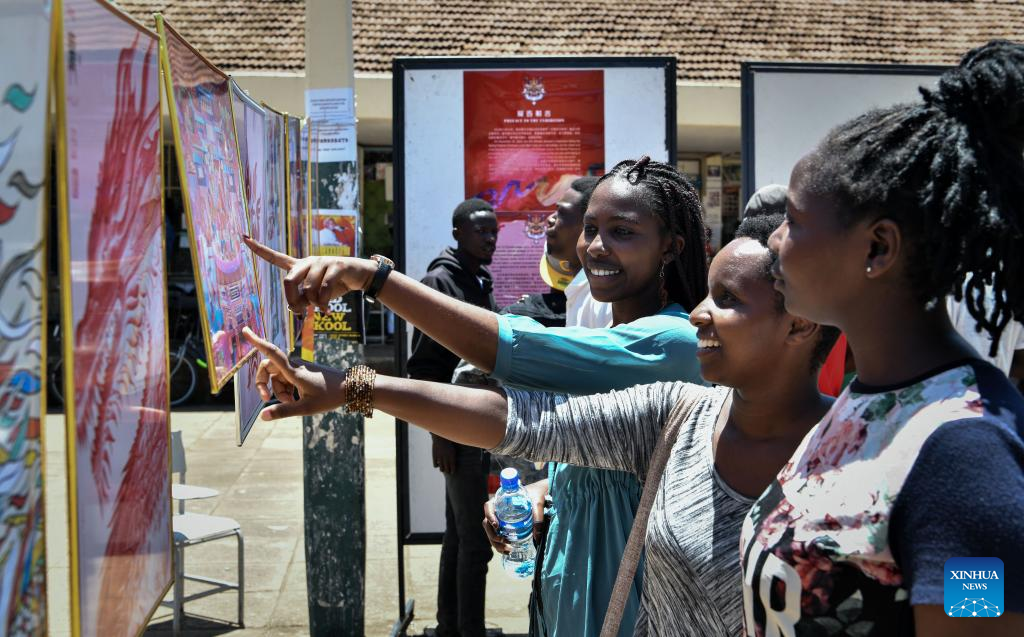 Universidade queniana realiza exposição de dragões chineses para promover laços interculturais