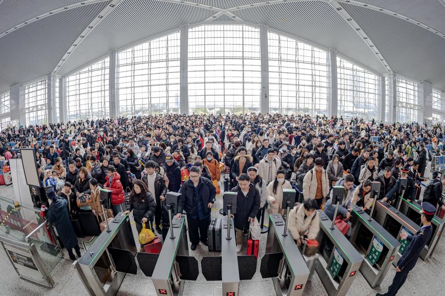 Ferrovias chinesas registram 99,46 milhões de viagens de passageiros durante Festa da Primavera