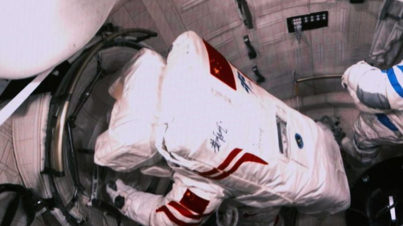 Tang Hongbo se torna astronauta chinês com maior tempo de voo espacial