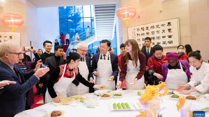 Embaixador chinês nos EUA pede fim de obstáculos a intercâmbios educacionais