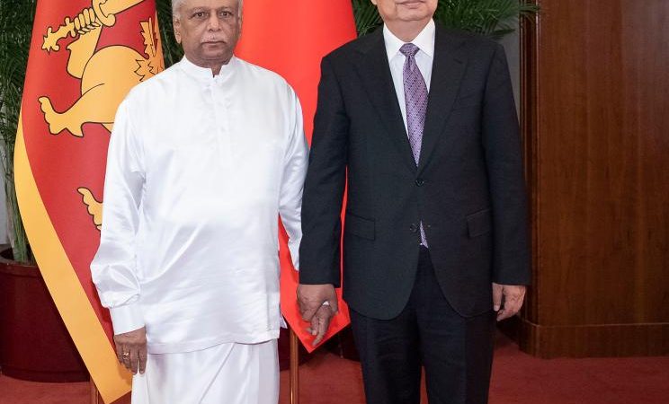 Chefe do Legislativo chinês reúne-se com primeiro-ministro do Sri Lanka