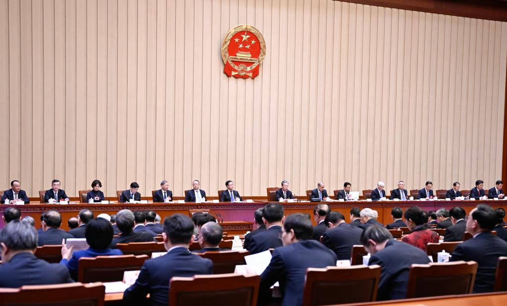 Presidium da sessão legislativa anual da China realiza terceira reunião